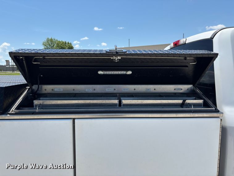 image for item EF1215 2018 Ford F350 Super Duty Crew Cab utility bed pickup truck