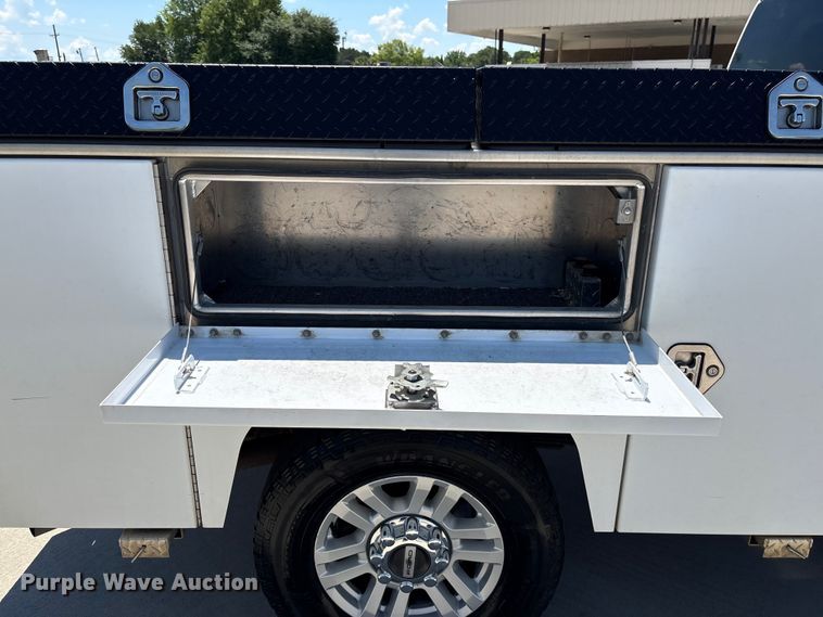 image for item EF1215 2018 Ford F350 Super Duty Crew Cab utility bed pickup truck