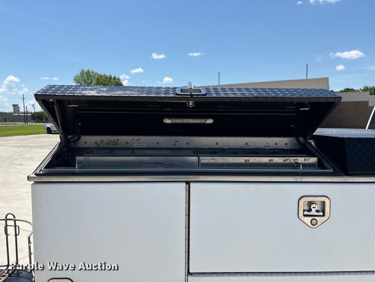 image for item EF1215 2018 Ford F350 Super Duty Crew Cab utility bed pickup truck