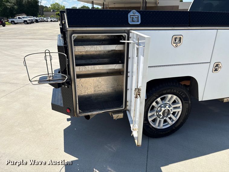 image for item EF1215 2018 Ford F350 Super Duty Crew Cab utility bed pickup truck