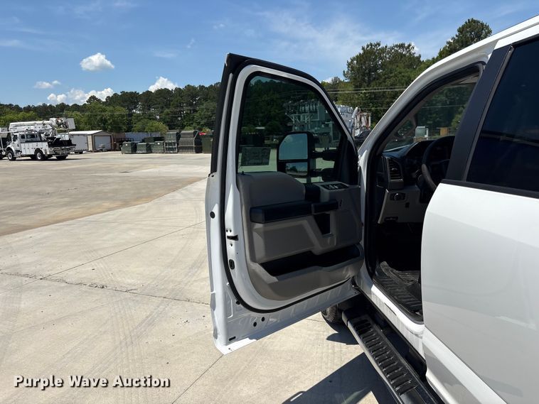 image for item EF1215 2018 Ford F350 Super Duty Crew Cab utility bed pickup truck