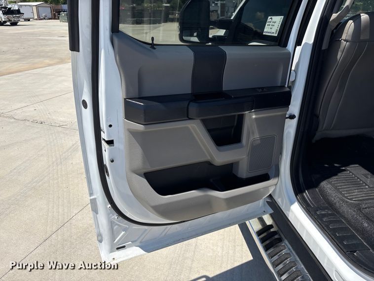 image for item EF1215 2018 Ford F350 Super Duty Crew Cab utility bed pickup truck