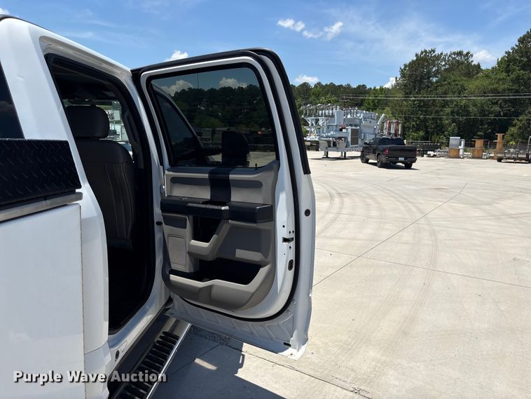 image for item EF1215 2018 Ford F350 Super Duty Crew Cab utility bed pickup truck
