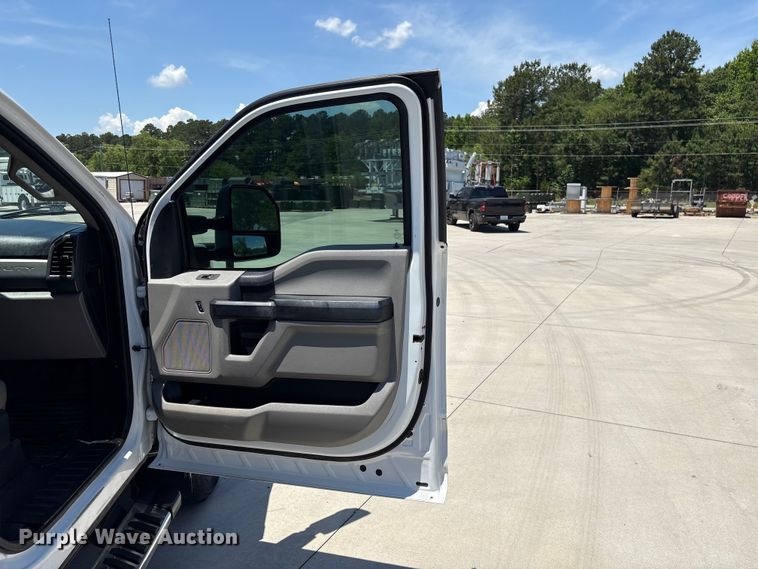 image for item EF1215 2018 Ford F350 Super Duty Crew Cab utility bed pickup truck