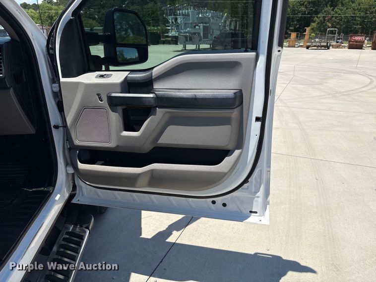 image for item EF1215 2018 Ford F350 Super Duty Crew Cab utility bed pickup truck