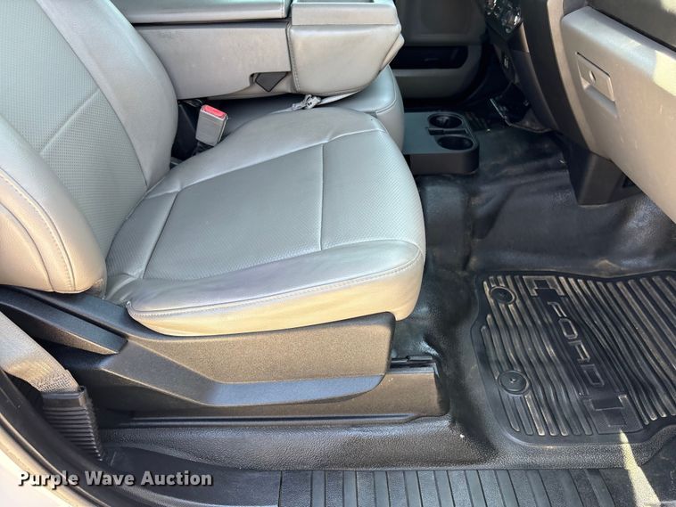 image for item EF1215 2018 Ford F350 Super Duty Crew Cab utility bed pickup truck