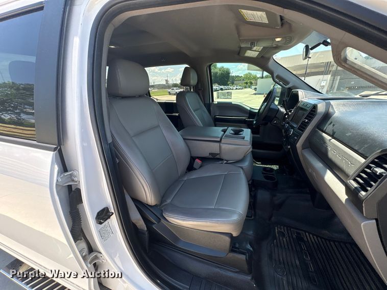 image for item EF1215 2018 Ford F350 Super Duty Crew Cab utility bed pickup truck