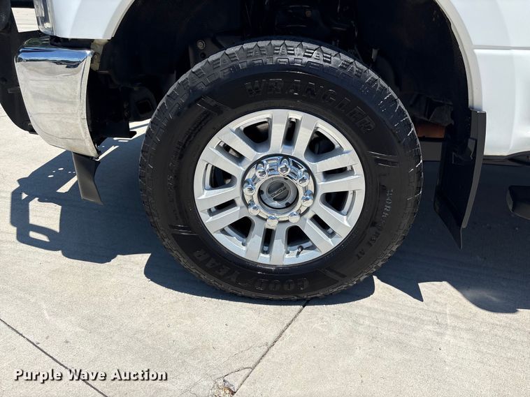 image for item EF1215 2018 Ford F350 Super Duty Crew Cab utility bed pickup truck