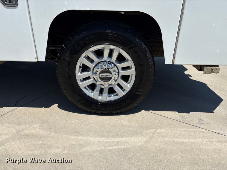 image for item EF1215 2018 Ford F350 Super Duty Crew Cab utility bed pickup truck