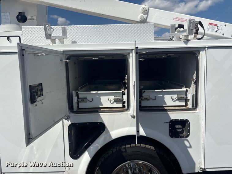 image for item EG8962 2012 Ford F550 Super Duty bucket truck