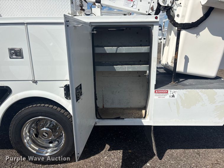 image for item EG8962 2012 Ford F550 Super Duty bucket truck