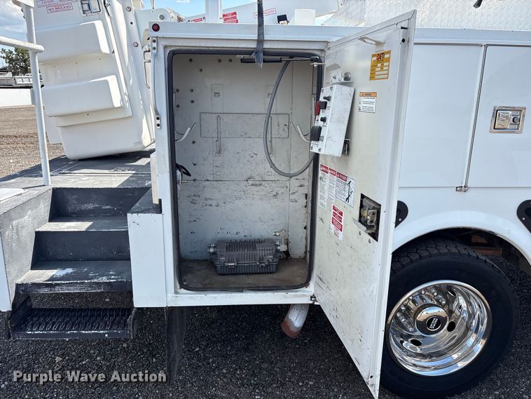 image for item EG8962 2012 Ford F550 Super Duty bucket truck