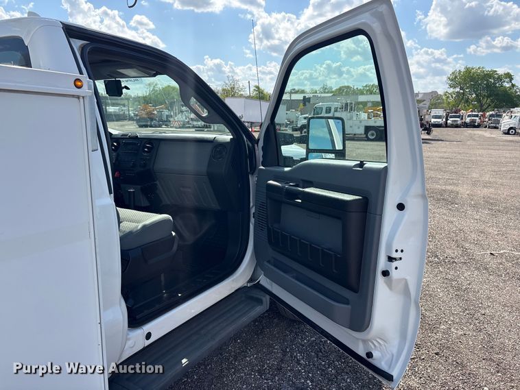 image for item EG8962 2012 Ford F550 Super Duty bucket truck