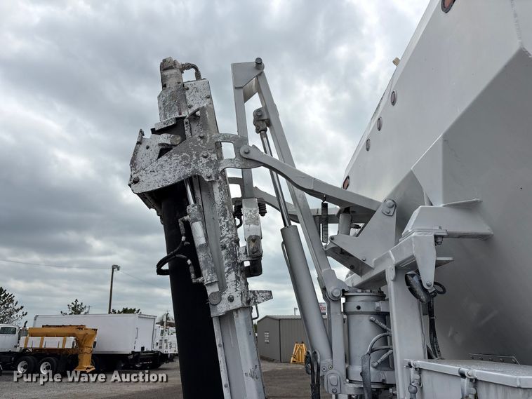 image for item EG9000 2019 Freightliner 114SD volumetric concrete mixer truck