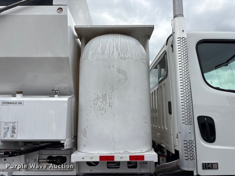 image for item EG9000 2019 Freightliner 114SD volumetric concrete mixer truck