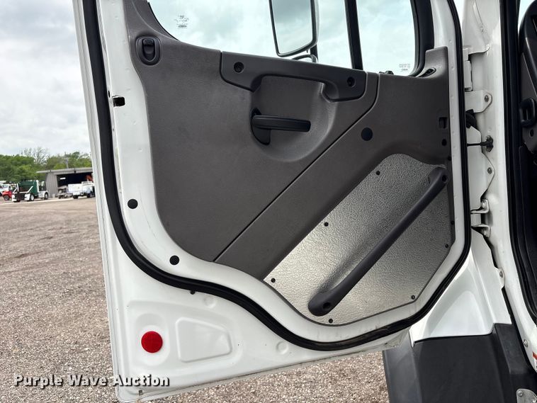 image for item EG9000 2019 Freightliner 114SD volumetric concrete mixer truck