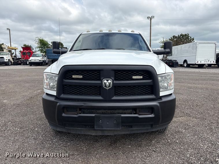 image for item EG9012 2018 RAM 3500 utility bed pickup truck