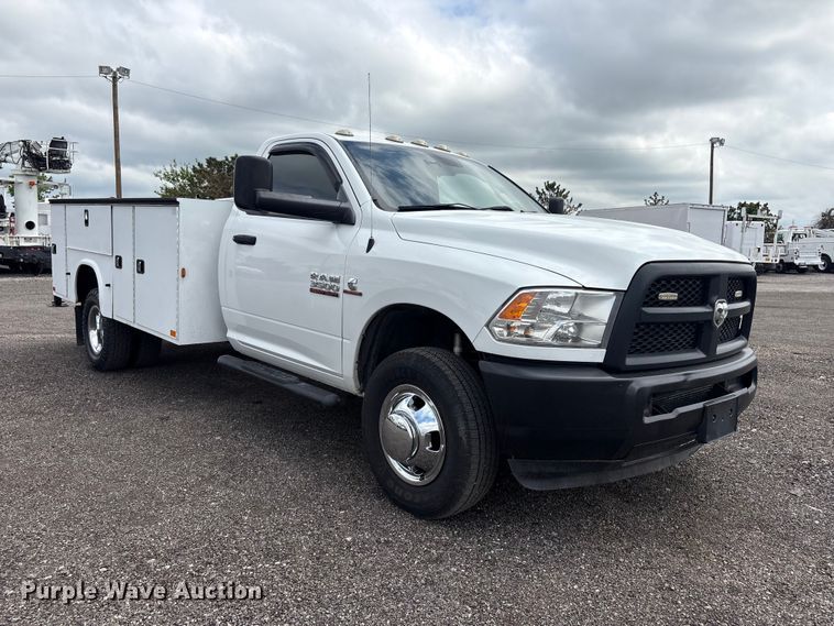 image for item EG9012 2018 RAM 3500 utility bed pickup truck
