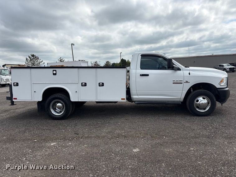 image for item EG9012 2018 RAM 3500 utility bed pickup truck