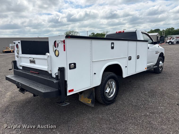 image for item EG9012 2018 RAM 3500 utility bed pickup truck