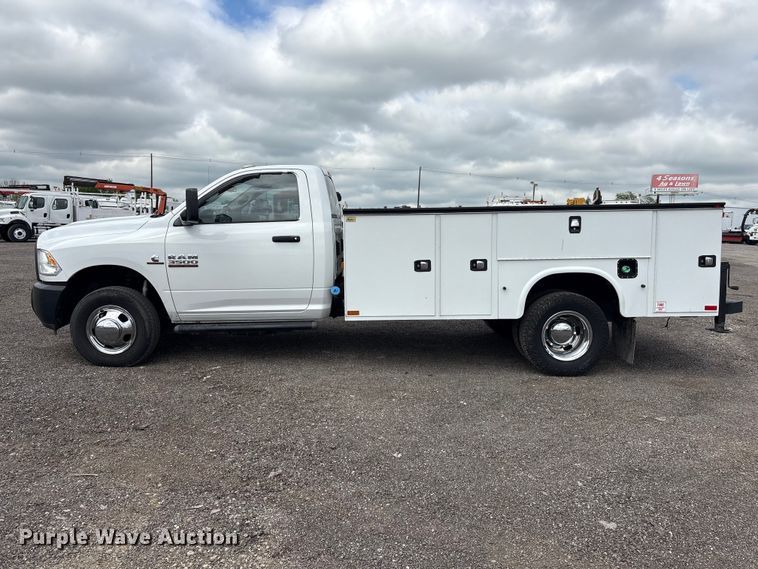 image for item EG9012 2018 RAM 3500 utility bed pickup truck