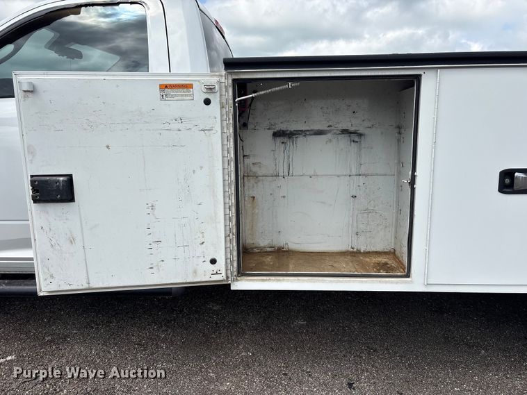 image for item EG9012 2018 RAM 3500 utility bed pickup truck