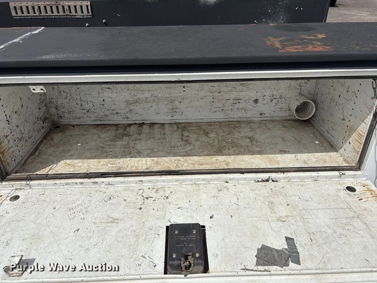 image for item EG9012 2018 RAM 3500 utility bed pickup truck