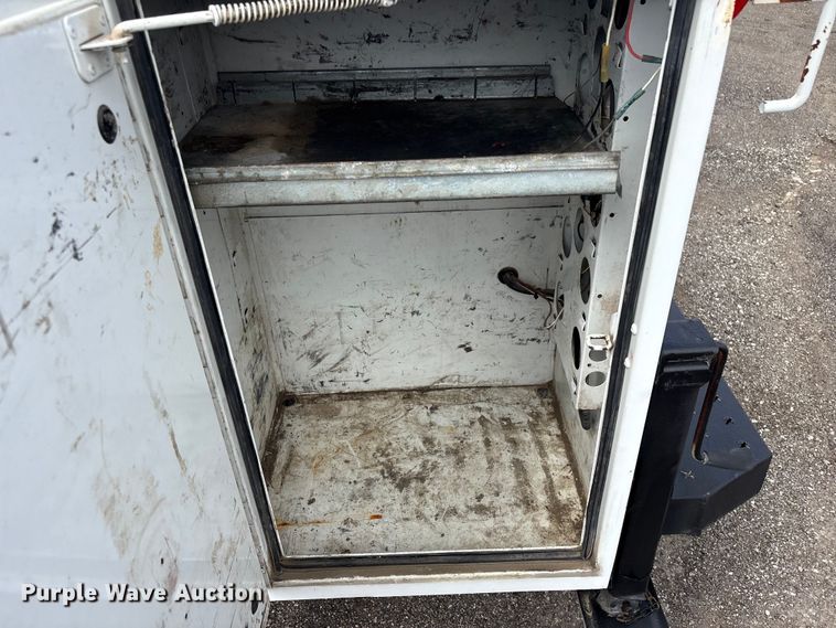 image for item EG9012 2018 RAM 3500 utility bed pickup truck