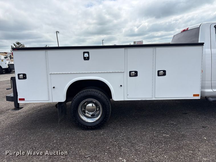 image for item EG9012 2018 RAM 3500 utility bed pickup truck