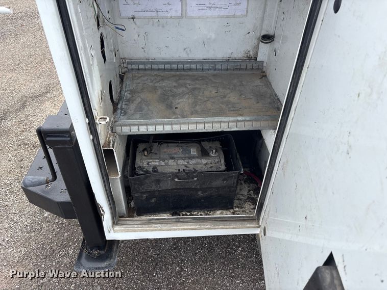 image for item EG9012 2018 RAM 3500 utility bed pickup truck