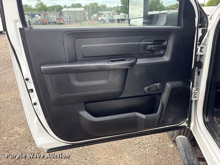 image for item EG9012 2018 RAM 3500 utility bed pickup truck