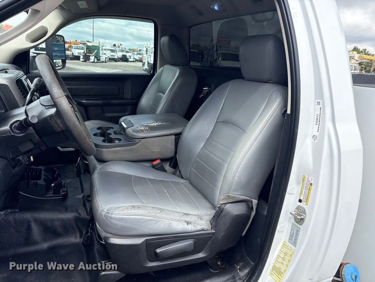 image for item EG9012 2018 RAM 3500 utility bed pickup truck