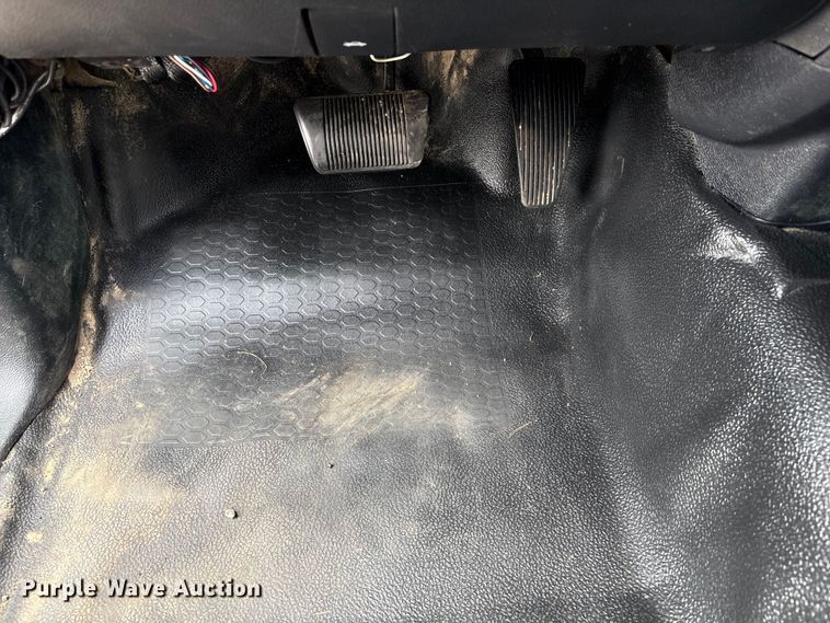 image for item EG9012 2018 RAM 3500 utility bed pickup truck