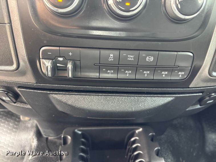image for item EG9012 2018 RAM 3500 utility bed pickup truck
