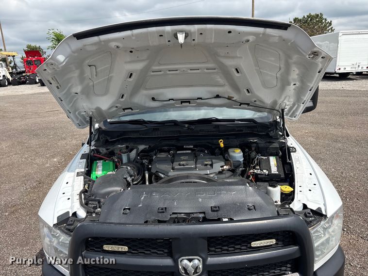 image for item EG9012 2018 RAM 3500 utility bed pickup truck