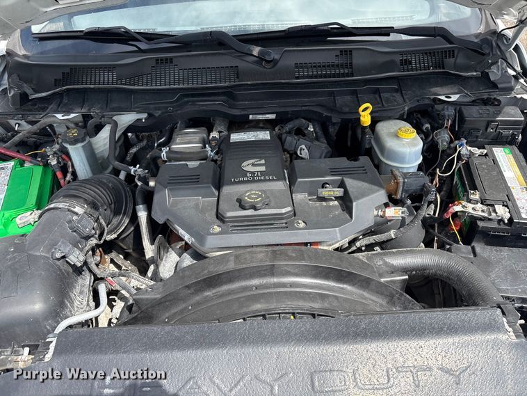 image for item EG9012 2018 RAM 3500 utility bed pickup truck