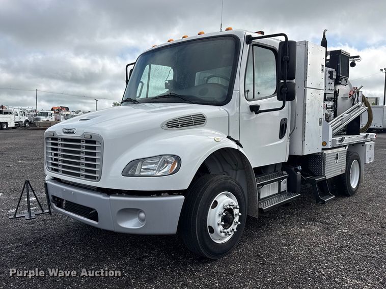 Photo of a 2017 Freightliner Business Class M2