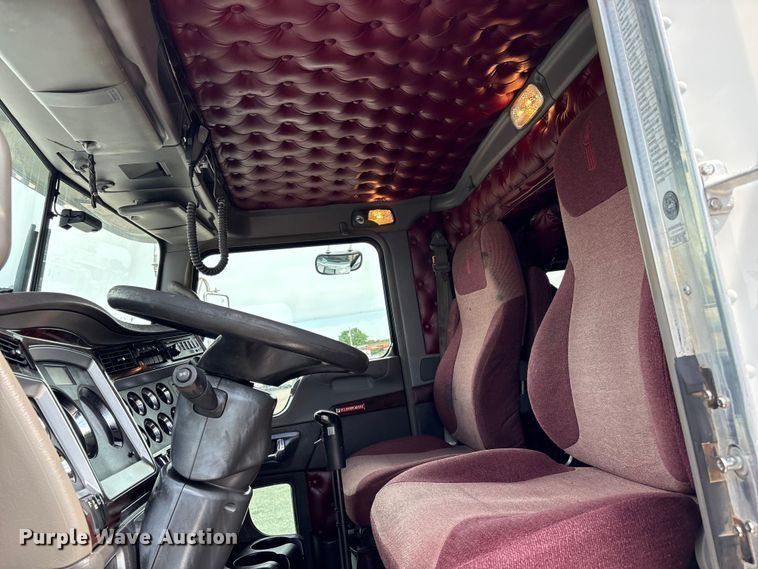 image for item EG9035 2014 Kenworth C500 crane truck