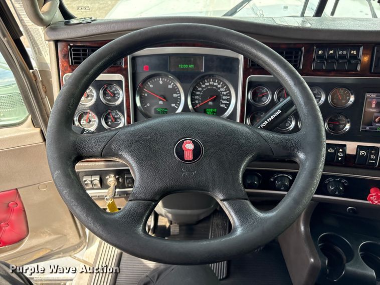 image for item EG9035 2014 Kenworth C500 crane truck