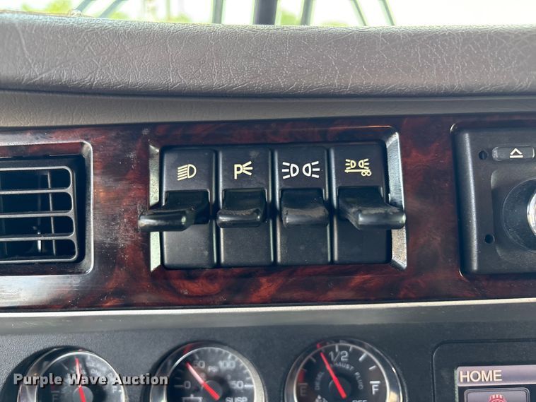 image for item EG9035 2014 Kenworth C500 crane truck
