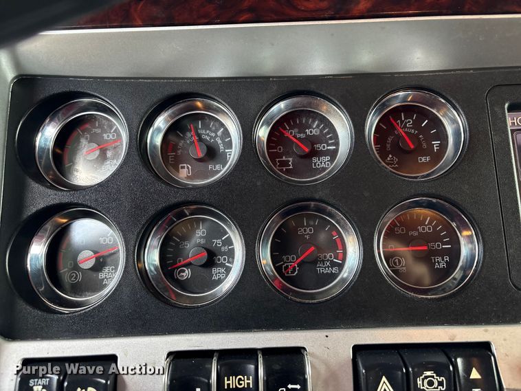 image for item EG9035 2014 Kenworth C500 crane truck