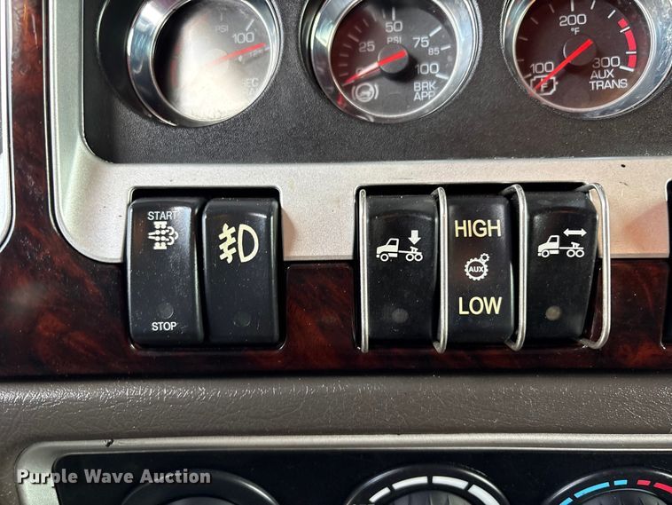 image for item EG9035 2014 Kenworth C500 crane truck