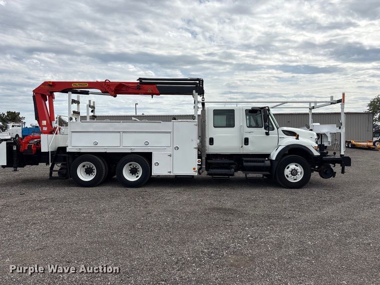 image for item EG9041 2009 International  WorkStar 7500 Crew Cab crane truck