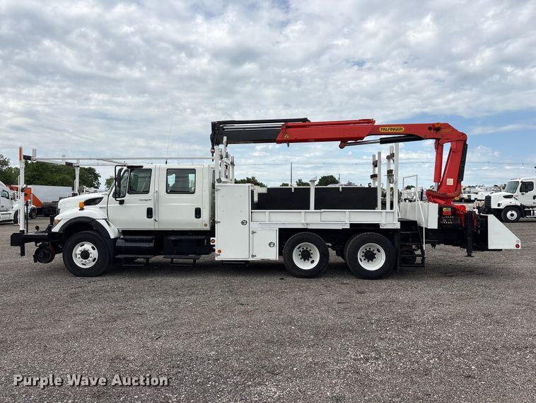 image for item EG9041 2009 International  WorkStar 7500 Crew Cab crane truck
