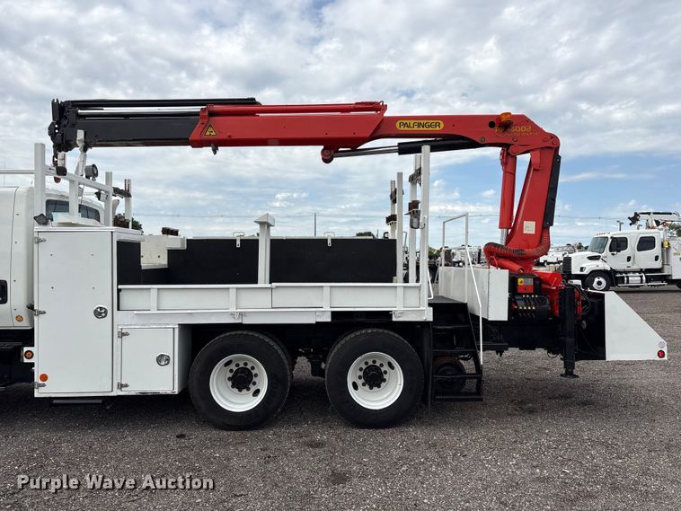 image for item EG9041 2009 International  WorkStar 7500 Crew Cab crane truck