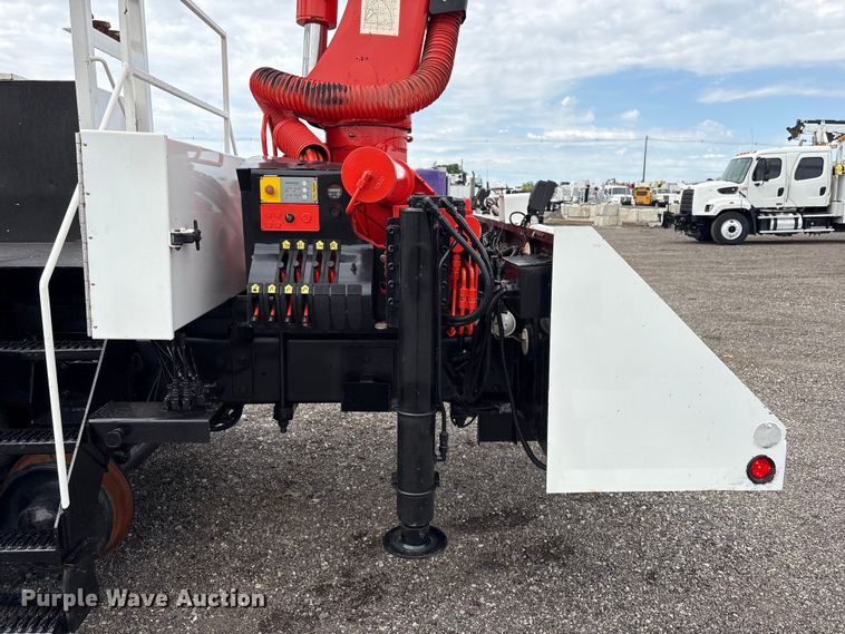 image for item EG9041 2009 International  WorkStar 7500 Crew Cab crane truck