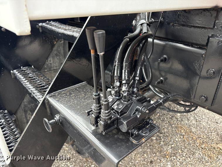 image for item EG9041 2009 International  WorkStar 7500 Crew Cab crane truck