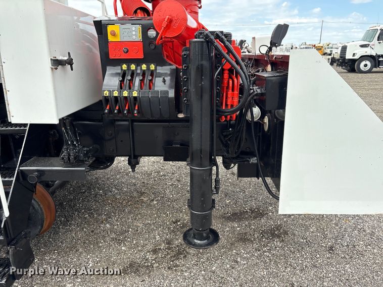 image for item EG9041 2009 International  WorkStar 7500 Crew Cab crane truck