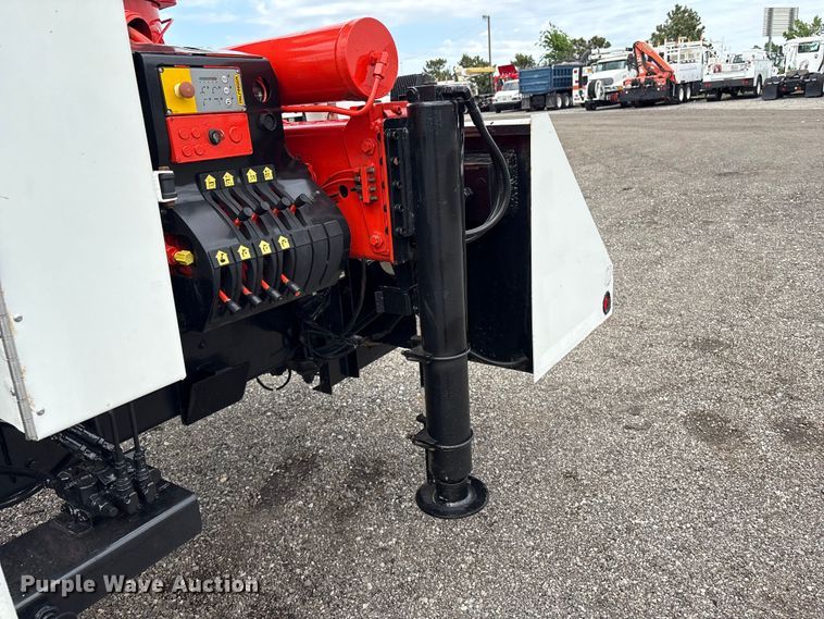image for item EG9041 2009 International  WorkStar 7500 Crew Cab crane truck
