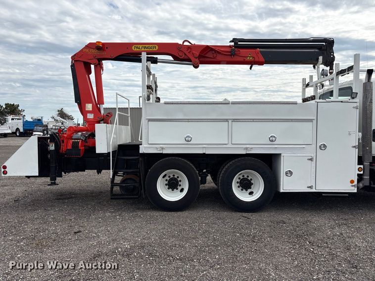 image for item EG9041 2009 International  WorkStar 7500 Crew Cab crane truck